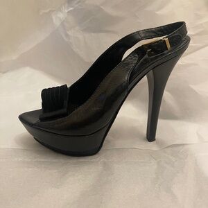 Fendi Logo Platform Peep-Toe Heels 38.5 Leather Bow Details Gold FF Buckle